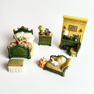 Avon Victorian Memories Miniature Bedroom Furniture Pieces 2001